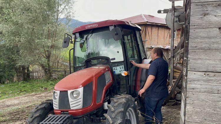 <p>Kastamonu'nun İhsangazi il&ccedil;esine bağlı &Ccedil;atalyazı k&ouml;y&uuml;nde yaşayan Yılmaz &Ccedil;atıklı, doğuştan g&ouml;rme engelli olarak yaşamını s&uuml;rd&uuml;r&uuml;yor.&nbsp;&nbsp;</p>
