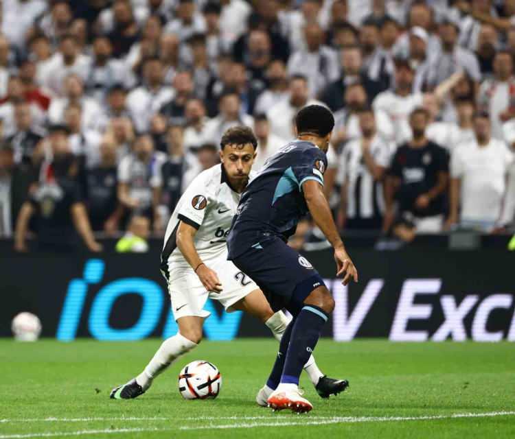 <p>Dolmabah&ccedil;e'de oynanan karşılaşmayı temsilcimiz, 4-1'lik skorla kazandı.</p>
