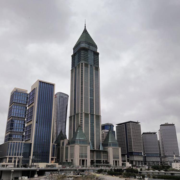 <p><strong><span style="color:#B22222">1) İSTANBUL T&Uuml;RKİYE CUMHURİYET MERKEZ BANKASI (TCMB)&nbsp;| </span>353 METRE</strong></p>
