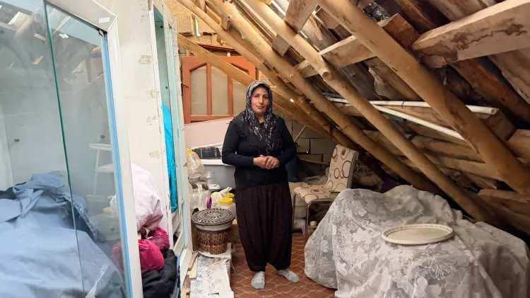 <p>&Ccedil;alışmalar kapsamında &ccedil;atısı, kapı ve pencereleri yenilenen evin al&ccedil;ı ve boya işleri tamamlandı. İkizler i&ccedil;in ayrı odalar ve ders &ccedil;alışma masaları hazırlandı. Ablalarına ayrı bir oda, anne ve babaya da yatak odası yapıldı. Evin beyaz eşya ve mobilyaları da dernek tarafından alınarak yerleştirildi.</p>
