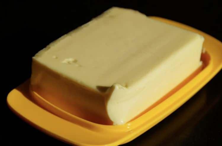<p><strong>Tereyağı yerine kesinlikle trans yağ i&ccedil;eren margarin gibi &uuml;r&uuml;nler tercih edilmemeli.</strong></p>

<p>&nbsp;</p>
