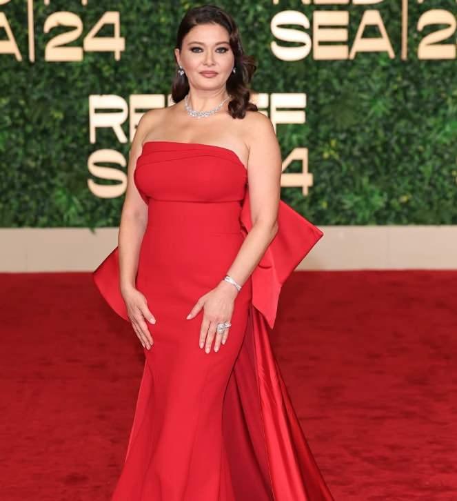 <p>InStyle dergisinin yeni sayısı i&ccedil;in objektif karşısına ge&ccedil;en &uuml;nl&uuml; oyuncu, İstanbul'dan uzaklaşma kararının nedenlerini anlattı.&nbsp;</p>

<p>&nbsp;</p>
