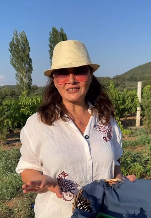 <p>Şehir yaşamının&nbsp;artık kendisine hitap etmediğini s&ouml;yleyen Yeşil&ccedil;ay, &ouml;zellikle beslenme alışkanlıkları ve şehirdeki yaşam bi&ccedil;imine dikkat &ccedil;ekti.</p>

<p>&nbsp;</p>
