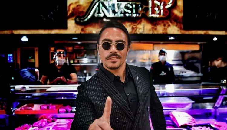 <p>Salt Bae (tuzlama)&nbsp;hareketiyle d&uuml;nya &ccedil;apında &uuml;ne kavuşan ve sosyal medyadnın en tanınan isimlerinden biri olan Nusret G&ouml;k&ccedil;e yeni yatırımıyla dikkat &ccedil;ekti.&nbsp;</p>
