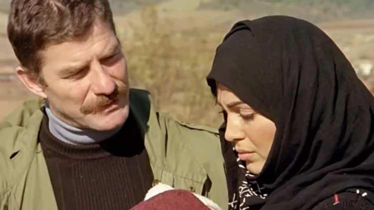 <p>1978 yapımı &ldquo;Selvi Boylum Al Yazmalım&rdquo;da T&uuml;rkan Şoray ve Kadir İnanır&rsquo;la aynı kadroda yer alan oyuncu, sergilediği performansla filmin unutulmaz karakterleri arasına girdi.</p>

