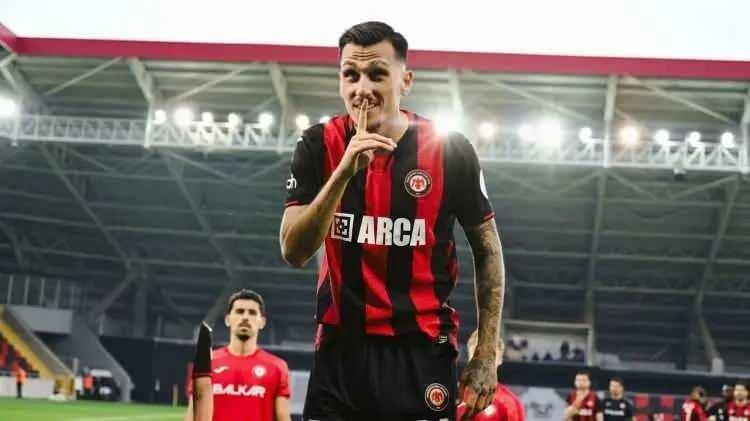 <p>9- Kyziridis | &Ccedil;orum FK | 3 gol (4 ma&ccedil;ta)</p>
