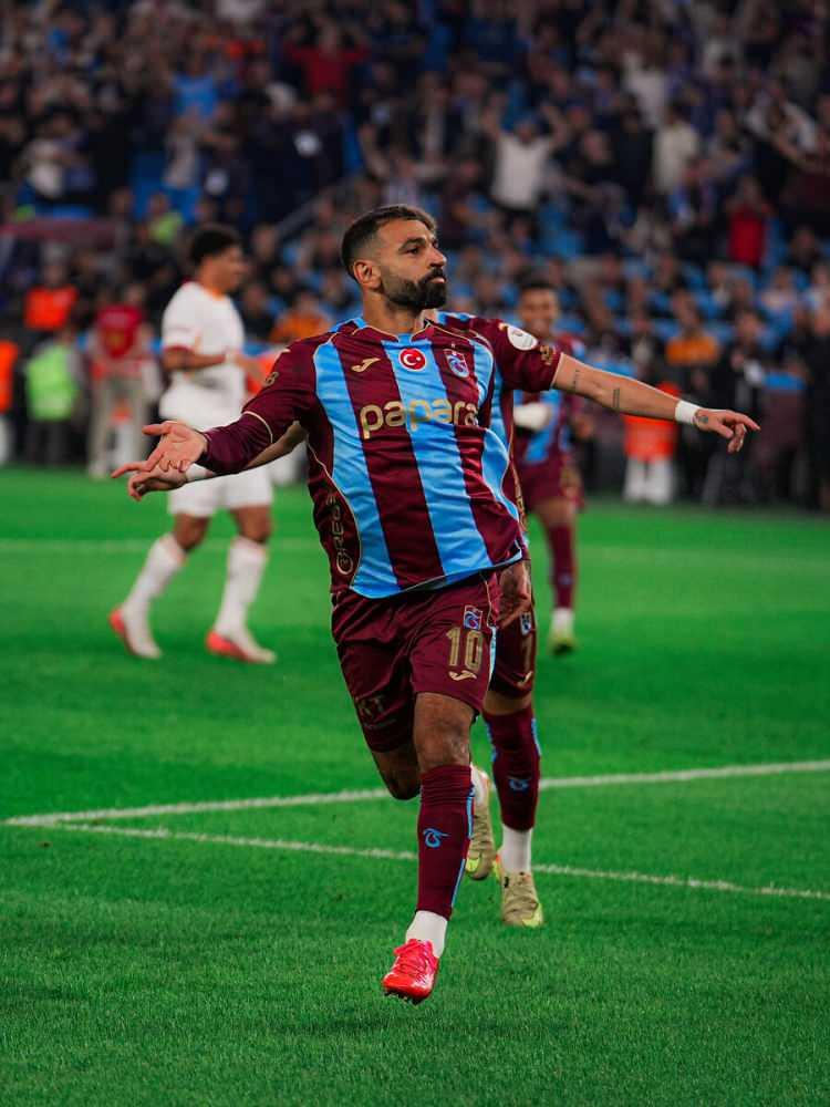 <p>1- Mohamed Salah | Trabzonspor | 7 gol (6 ma&ccedil;ta)<br />
<br />
*** Galatasaray ma&ccedil;ında hat-trick yapan Salah, gol krallığında da zirveye yerleşti.</p>
