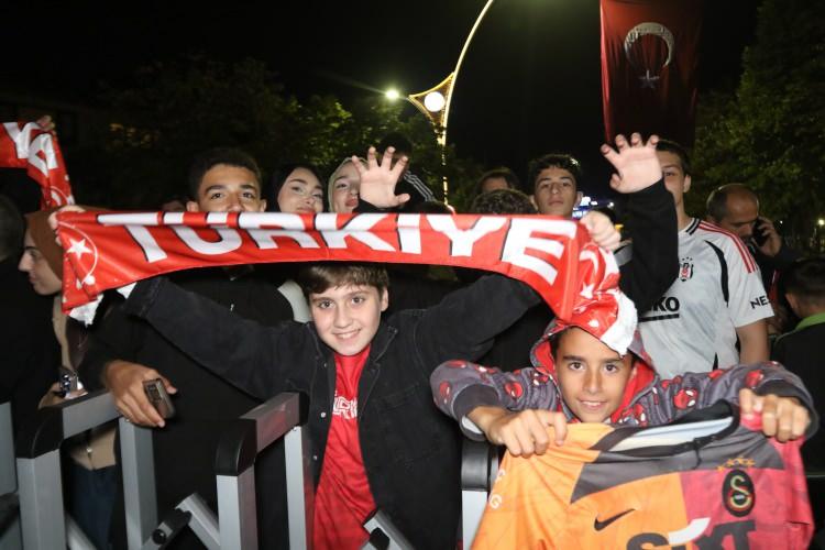 <p>Stadyumda kısa bir y&uuml;r&uuml;y&uuml;ş ger&ccedil;ekleştiren millilerin moralli oldukları g&ouml;zlendi.</p>
