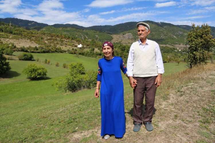 <p>K&ouml;y yaşamının g&uuml;nl&uuml;k işlerini paylaşan iki kardeşin en b&uuml;y&uuml;k destek&ccedil;ileri ise kardeşleri Muhammet ve Oktay K&ouml;se oluyor.</p>
