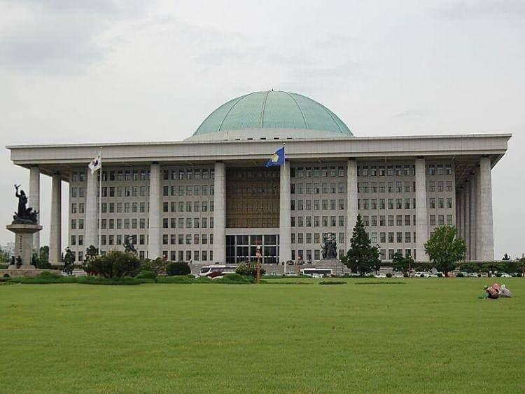 <p><strong><span style="color:#B22222">7)&nbsp; G&Uuml;NEY KORE&nbsp;</span> |&nbsp; 135,4 MİLYAR DOLAR</strong></p>
