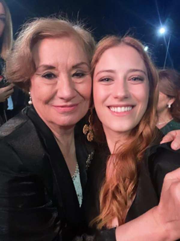 <p><strong>Ancak fenomen dizinin kadrosundan tek bir oyuncunun bile cenazede yer almaması b&uuml;y&uuml;k şaşkınlığa sebep oldu.</strong></p>
