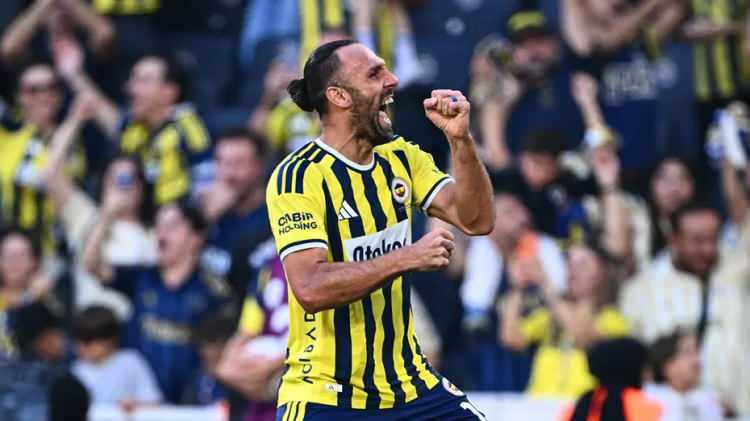 <p><strong>Periskopi (Kosova): 55 dakikada d&ouml;rt gol; Muriqi, Ey&uuml;pspor'u adeta tek başına yıktı </strong><br />
<br />
"Vedat Muriqi, Ey&uuml;pspor karşısında elde edilen 8-0'lık muhteşem galibiyette d&ouml;rt gol atarak Fenerbah&ccedil;e taraftarlarına harika bir şov sundu."</p>
