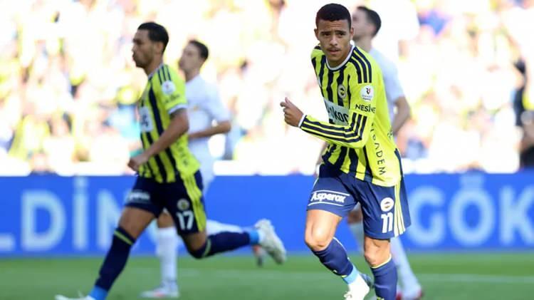 <p><strong>Foot Mercato (Fransa): Fenerbah&ccedil;e, muhteşem Greenwood'la Ey&uuml;pspor'u 8-0 mağlup etti </strong><br />
<br />
"Fenerbah&ccedil;e, Ey&uuml;pspor'u 8-0'lık skorla ezici bir şekilde mağlup etti. Bu yaz transfer edilen Greenwood da bu ezici zaferde &ouml;nemini bir kez daha kanıtladı; iki gol attı ve Kahveci'ye bir asist yaptı. T&uuml;rkiye'ye geldiğinden beri adından s&ouml;z ettirmeye başlayan İngiliz oyuncu, takımının muhteşem geri d&ouml;n&uuml;ş&uuml;ne katkıda bulundu."</p>
