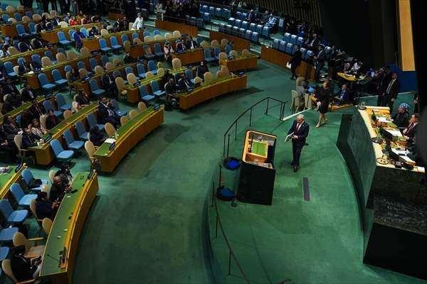 <p>Temsilciler ayağa kalkarak Genel Kurul'u terk ederken, salonda protesto sesleri y&uuml;kseldi ve Netanyahu yuhalandı.</p>

<p>&nbsp;</p>
