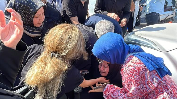 <p>Olayın ardından Kendirci&rsquo;nin karnının şiştiği ve kusmaya başladığı, Aksoy ve diğer &ccedil;alışanlar tarafından Bozova Devlet Hastanesi&rsquo;ne g&ouml;t&uuml;r&uuml;ld&uuml;ğ&uuml; ifade edildi. Sanığın marangoz at&ouml;lyesinde &ccedil;alışması nedeniyle basın&ccedil;lı hava ekipmanlarının kullanım &ouml;zellikleri ve oluşturabileceği riskler konusunda mesleki bilgi ve deneyime sahip olduğu ve sanık ile Muhammed Kendirci arasında ge&ccedil;mişe dayalı bir husumet bulunmadığı, olay sırasında cebir veya tehdit unsurunun tespit edilmediği ve eylemin ani geliştiğinin değerlendirildiği de kaydedildi.</p>

