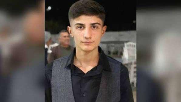 <p>Yaralanıp yere yığılan Muhammed Kendirci, Bozova Mehmet Enver Yıldırım Devlet Hastanesi&rsquo;ndeki m&uuml;dahalesinin ardından Balıklıg&ouml;l Devlet Hastanesi&rsquo;ne buradan da Harran &Uuml;niversitesi Araştırma ve Uygulama Hastanesi&rsquo;ne sevk edildi. İ&ccedil; organlarında ciddi hasar oluştuğu belirtilen Kendirci, yoğun bakımda tedaviye alındı. 4 g&uuml;n yoğun bakımda tedavi g&ouml;ren Kendirci, doktorların t&uuml;m m&uuml;dahalesine rağmen kurtarılamadı.</p>
