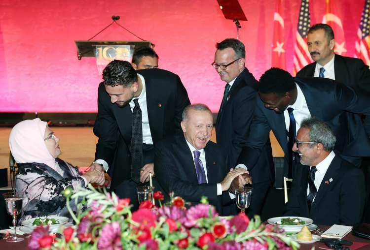 <p>Etkinliğe Chobani kurucusu ve CEO'su Hamdi Ulukaya ve NBA'de Houston Rockets formasını giyen milli basketbolcu Alperen Şeng&uuml;n de katıldı.</p>
