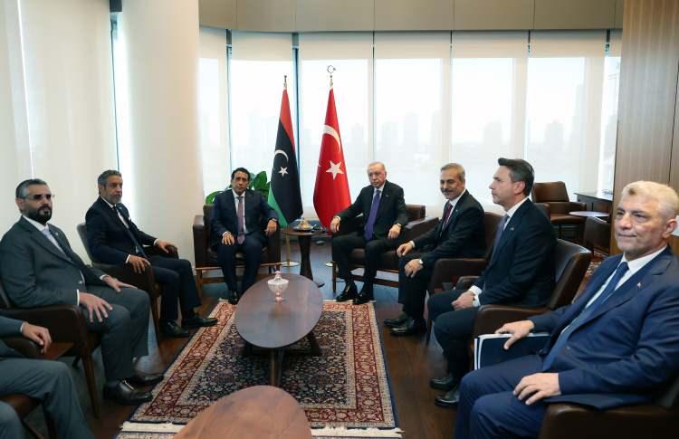 <p>Cumhurbaşkanı Recep Tayyip Erdoğan, Birleşmiş Milletler (BM) 81. Genel Kurulu dolayısıyla bulunduğu New York'taki T&uuml;rkevi'nde Libya Başkanlık Konseyi Başkanı Muhammed el-Menfi ile g&ouml;r&uuml;şt&uuml;. G&ouml;r&uuml;şmede, Dışişleri Bakanı Hakan Fidan, Enerji ve Tabii Kaynaklar Bakanı Alparslan Bayraktar ile Ticaret Bakanı &Ouml;mer Bolat da hazır bulundu.</p>

<p>&nbsp;</p>

