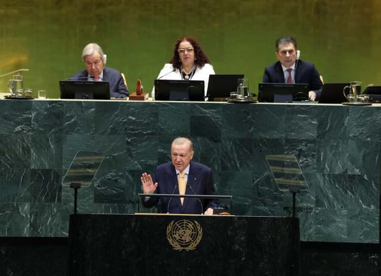 <p>Cumhurbaşkanı Recep Tayyip Erdoğan, Birleşmiş Milletler (BM) Genel Kurulu salonunda d&uuml;nya liderlerine hitap etti.</p>

<p>&nbsp;</p>
