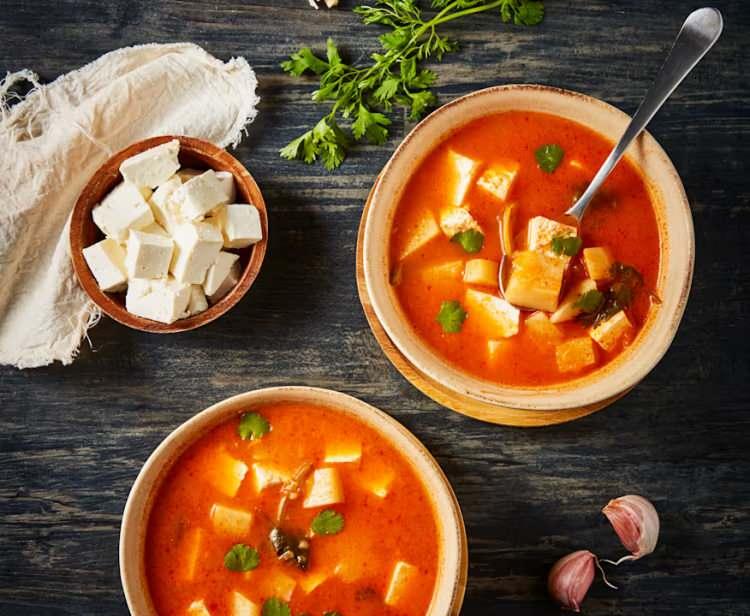 <p><span style="color:#B22222"><strong>10- MEKSİKA: </strong></span></p>

<p><strong>CALDO DE QUESO</strong></p>
