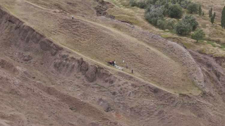 <p>Edinilen bilgiye g&ouml;re, 5 &uuml;lkeden 20 bilim adamının katıldığı &ccedil;alışmalarda ileri teknoloji yer altı g&ouml;r&uuml;nt&uuml;leme sistemleri, b&ouml;lgede gemiyi andıran g&ouml;r&uuml;nt&uuml;ler ortaya koydu.</p>
