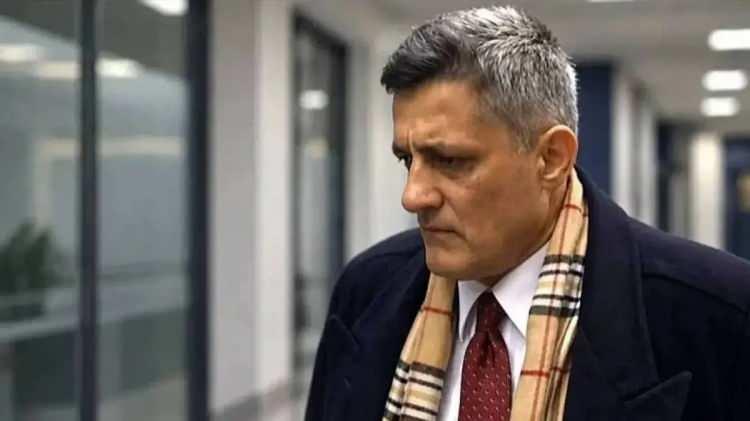 <p>"VİDEOSUNU SADECE BEN &Ccedil;EKTİM"<br />
Arslan'ın o d&ouml;nem Kaşif Kozinoğlu'nun kamuoyunda ifadeye geldiğine ilişkin ilk g&ouml;r&uuml;nt&uuml;leri &ccedil;eken kişi olduğu iddia ediliyordu.</p>

<p>Arslan, Beşiktaş'taki adliyenin &Ccedil;ağlayan'a taşınması sırasında gazetecilerin başlarından ge&ccedil;en &ouml;nemli olayları anlattığı r&ouml;portajlarda, Kozinoğlu'nu ilk kendisinin &ccedil;ektiğine y&ouml;nelik r&ouml;portaj vermişti.</p>
