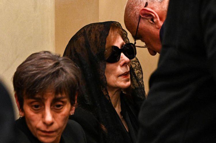 <p>&ldquo;Arap d&uuml;nyasının muhteşem sesli krali&ccedil;esi&rdquo; olarak anılan 91 yaşındaki sanat&ccedil;ının adına sosyal medyada paylaşılan bir fotoğraf ise kısa s&uuml;rede g&uuml;ndem oldu.</p>
