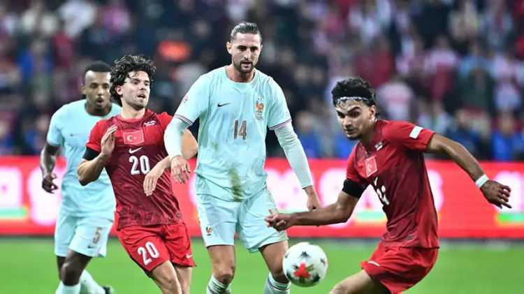 <p>T&uuml;rkiye'nin play-off aşamasındaki muhtemel rakiplerinin ise <strong>Polonya, Macaristan, İsko&ccedil;ya ve Kosova</strong> arasından &ccedil;ıkabileceği &ouml;ng&ouml;r&uuml;ld&uuml;.</p>
