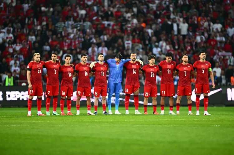 <p>Millilerin ligde yerini koruyabilmek i&ccedil;in play-off aşamasına kalmasının beklendiği tahmin edildi.</p>
