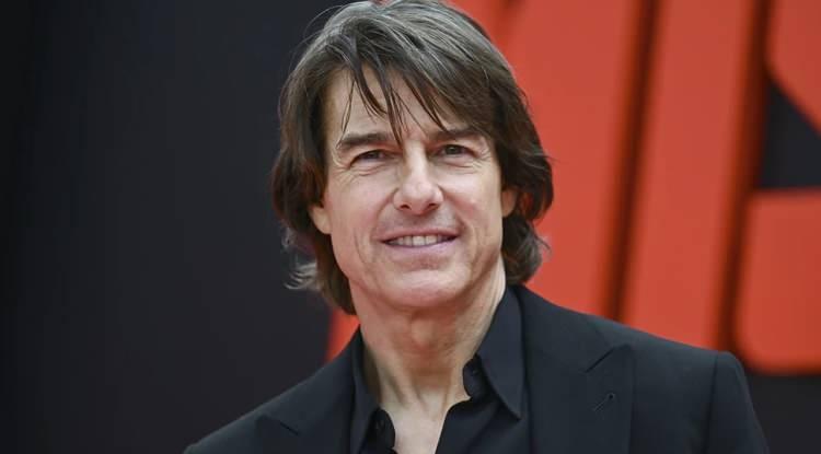 Tom Cruise yine &lsquo;Kraliyet Kuralları&rsquo;nı b&ouml;yle &ccedil;iğnedi! O hareketi galaya damga vurdu