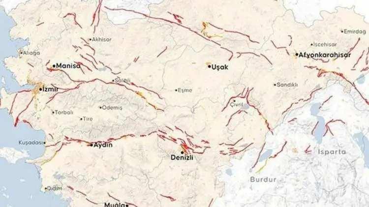 <p>B&ouml;lgedeki b&uuml;y&uuml;k fay sistemleri nedeniyle G&uuml;ney Ege'nin tamamen risksiz olarak algılanmaması gerektiği ifade etti.</p>
