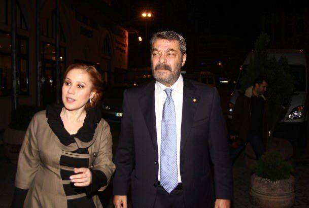 <p>KADİR İNANIR&rsquo;IN VASİYETİ HAKKINDA KONUŞTU</p>

<p>Kadir İnanır ile J&uuml;lide Kural&rsquo;ın uzun yıllara dayanan birlikteliğine değinen Cenk Eren, mirasın kime bırakıldığı &uuml;zerinden y&uuml;r&uuml;t&uuml;len tartışmaları doğru bulmadığını s&ouml;yledi.&nbsp;</p>

