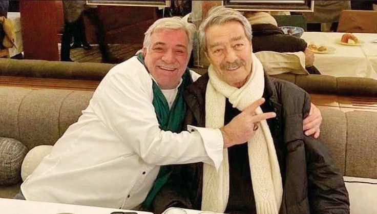 <p>"Şimdi imza olsaydı, akrabaları 'Bize niye bırakmadın?' diyebilecekler miydi? Bir imza mıdır? İmza değil işte, sonu&ccedil;ta orada 25 senedir yanında olan birisi. Onu uygun g&ouml;rm&uuml;ş, ona bırakmış. &Ouml;yle d&uuml;ş&uuml;nm&uuml;ş dayısı. Bunu sorgulamamak lazım. Bunu sorgulamak &ccedil;ok doğru bir şey değil.&nbsp;</p>
