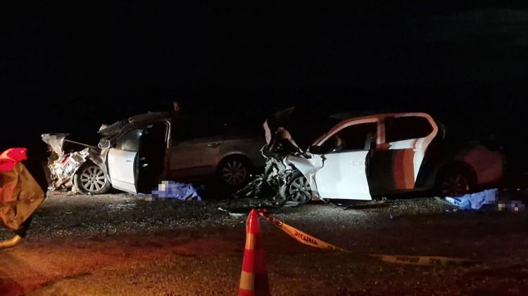 <p>Yaralılar, sağlık ekiplerinin olay yerindeki ilk m&uuml;dahalesinin ardından ambulanslarla Karaman Eğitim ve Araştırma Hastanesi'ne kaldırılarak tedavi altına alındı. Yaralılardan Hasan Ali T. ile Serkan &Ouml;.'n&uuml;n durumlarının ağır olduğu &ouml;ğrenildi.</p>
