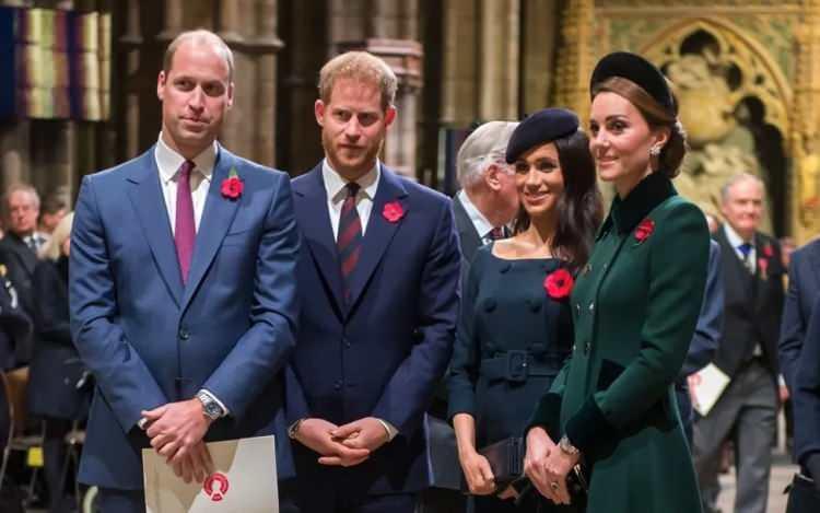 <p>Mirror gazetesikraliyet edit&ouml;r&uuml;ne g&ouml;re;&nbsp;2019 yılında Meghan ve Harry'nin G&uuml;ney Afrika kraliyet turu sırasında ITV'den Tom Bradby'ye verdikleri r&ouml;portaj iplerin koptuğu d&ouml;n&uuml;m noktasıydı.</p>
