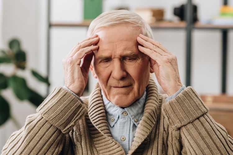 <p>21 Eyl&uuml;l D&uuml;nya Alzheimer G&uuml;n&uuml; dolayısıyla a&ccedil;ıklamalarda bulunan Memorial Antalya Hastanesi N&ouml;roloji B&ouml;l&uuml;m&uuml;&rsquo;nden Prof. Dr. Yasemin Bi&ccedil;er G&ouml;mceli, Alzheimer hastalığının d&uuml;nya genelinde giderek b&uuml;y&uuml;yen bir halk sağlığı sorunu haline geldiğini belirtti. D&uuml;nya Sağlık &Ouml;rg&uuml;t&uuml; verilerine g&ouml;re d&uuml;nyada yaklaşık 57 milyon kişinin demansla yaşadığını ve her yıl yaklaşık 10 milyon yeni vaka g&ouml;r&uuml;ld&uuml;ğ&uuml;n&uuml; aktaran G&ouml;mceli, Alzheimer&rsquo;ın demans vakalarının y&uuml;zde 60-70&rsquo;ini oluşturduğunu kaydetti.</p>

