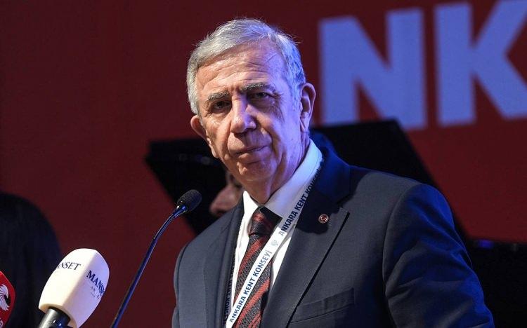 <p>Ankara B&uuml;y&uuml;kşehir Belediye Başkanı Mansur Yavaş, CHP &uuml;yeliğinden ayrıldığını a&ccedil;ıkladı. Yavaş, siyasi yoluna <span style="color:#B22222"><strong>bağımsız olarak devam edeceğini duyurdu.</strong></span></p>
