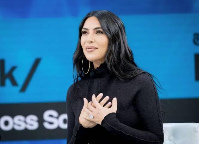 <div>1 EURO'LUK SEMBOLİK TAZMİNAT</div>

<div>&nbsp;</div>

<div>Paris'te g&ouml;r&uuml;len davada mahkeme, <strong>Kardashian'a ve olay sırasında otelde bulunan yakın arkadaşı Simone Harouche'a 1'er euro</strong> tazminat &ouml;denmesine karar verdi.</div>

<div>&nbsp;</div>
