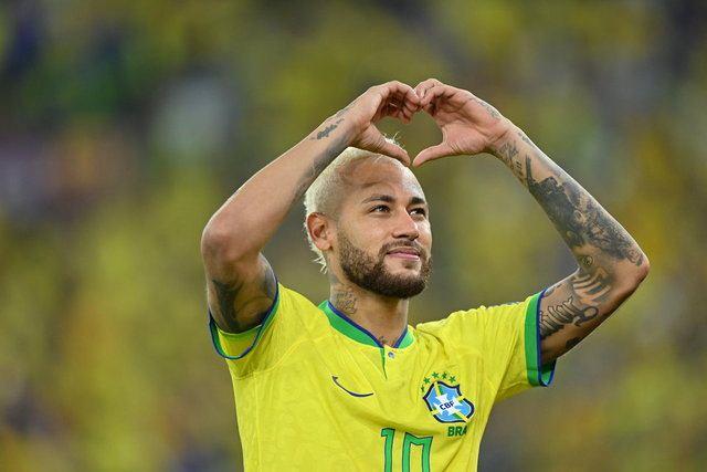 <p>4- Neymar | Santos | 400-450 milyon dolar</p>

