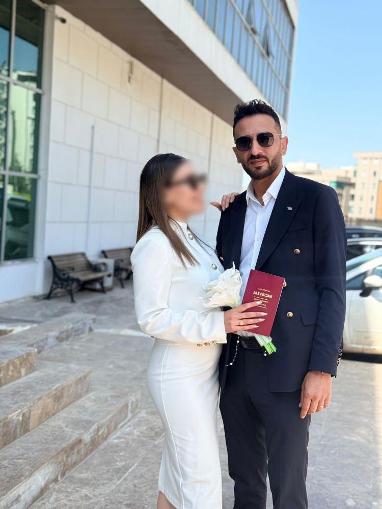 <p><span style="color:#A52A2A"><strong>"HAYATIM CEHENNEME D&Ouml;ND&Uuml;"</strong></span></p>

<p>&nbsp;</p>

<p>Atılgan yaşadığı s&uuml;reci şu s&ouml;zlerle anlattı:&nbsp; &nbsp;</p>

<p>&nbsp;</p>

<p><strong><em>"Mutlu bir evlilik yapmak isterken hayatım cehenneme d&ouml;nd&uuml;. Tanıştığım İ.A. isimli kadın bir ay i&ccedil;erisinde bana, benden gebe olduğunu s&ouml;yledi ve evlilik yaptık. <span style="color:#A52A2A">Bir ay i&ccedil;erisinde yaptığımız evlilik sonrası ben bu &ccedil;ocuğun benden olup olmadığını araştırırken</span> o ise bu &ccedil;ocuğu ka&ccedil;ak yollarla ila&ccedil; temin edip aldırdı. Ve bu işin i&ccedil;inde annesi ile bir sağlık memurunun da olduğu mesaj kayıtlarında bellidir. </em></strong></p>

<p>&nbsp;</p>

<p><strong><em>Annesi hesabından para g&ouml;ndererek ilacı temin etti ve &ccedil;ocuğu bu şekilde d&uuml;ş&uuml;rme yaptılar. Olay sonrası savcılığa giderek su&ccedil; duyurusunda bulundum. Su&ccedil; duyurusu sonrası evlilik yaptığım kadından altınlarımı istedim.</em></strong></p>

<p>&nbsp;</p>

<p><strong><em>O da bana, 'Altınlarla hayatımı yaşıyorum, herkesi senin gibi kandırıyorum, şimdi de seni kandırıyorum' dedi ve bu şekilde mesaj kayıtları bende mevcuttur.</em></strong></p>
