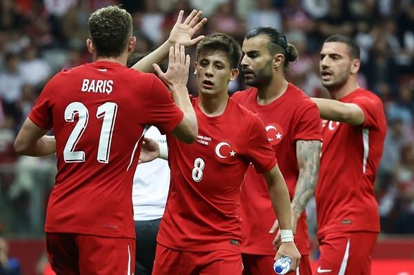<p><strong>GOLLER ARDA G&Uuml;LER VE BARIŞ ALPER'DEN GELECEK</strong></p>
