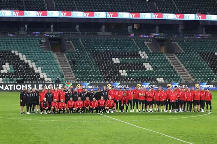<p>A Milli Futbol Takımı, tarihinde ilk kez m&uuml;cadele edeceği UEFA Uluslar A Ligi'ndeki ilk ma&ccedil;ında bu akşam Fransa ile Kocaeli'de karşılaşacak.</p>
