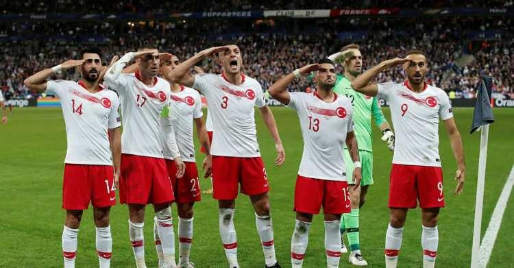 <p>2020 Avrupa Futbol Şampiyonası (EURO 2020) elemeleri kapsamında oynanan ma&ccedil; 1-1'lik eşitlikle sona ermişti.</p>

