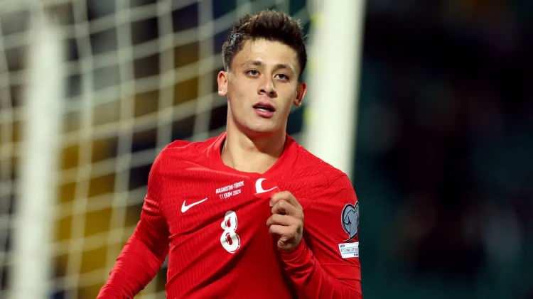 <p><strong>21 &ndash; ARDA G&Uuml;LER &ndash; T&Uuml;RKİYE (90 milyon euro)<br />
<br />
*** Milli yıldız Uluslar Ligi'nin en değerli 21. oyuncusu olarak g&ouml;steriliyor.</strong></p>

