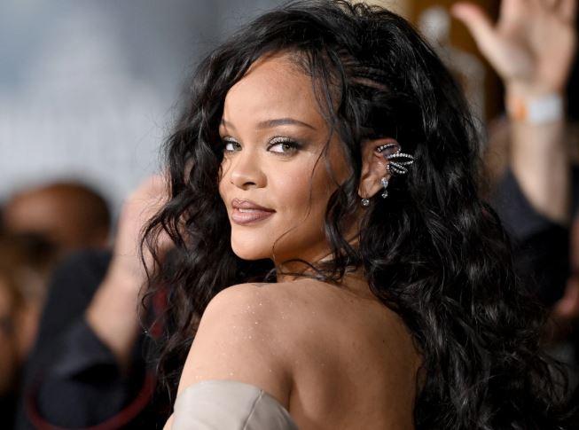 Rihanna'yı &ouml;ld&uuml;rmek istedi! Evini kurşuna dizen saldırganı bekleyen ceza belli oldu