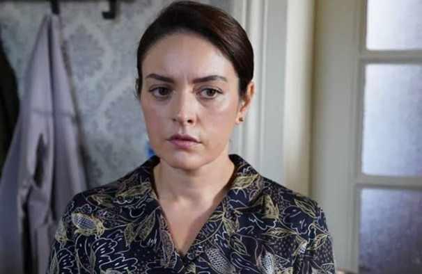 <p>HUKUK M&Uuml;CADELESİ 1 YIL S&Uuml;RD&Uuml;</p>

<p>İspanya'da boş veya kullanılmayan konutların izinsiz işgal edilmesi anlamına gelen okupa eylemlerine y&ouml;nelik davaların uzun s&uuml;rmesi nedeniyle endişe yaşayan Mola'nın hukuk m&uuml;cadelesi bir yıl s&uuml;rd&uuml;.&nbsp;</p>

<p>&nbsp;</p>
