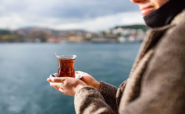 <p>&Ouml;zellikle demir eksikliği bulunmayan kişiler a&ccedil;ısından g&uuml;nl&uuml;k &ccedil;ay t&uuml;ketiminin tek başına bir sağlık sorunu oluşturduğu s&ouml;ylenemez.</p>

<p>&nbsp;</p>
