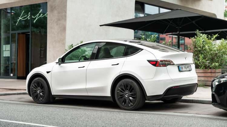 <p><strong>TESLA MODEL Y</strong></p>

<p>60 &ndash; 78 kWh</p>
