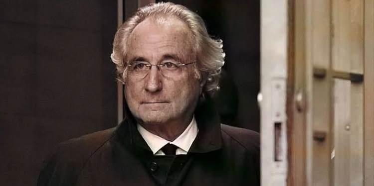 <p>&nbsp;Yeni yatırımcılardan alınan paralarla eski yatırımcılara &ouml;deme yapılan sistem, 2008'de &ccedil;&ouml;kt&uuml;. Madoff, aynı yıl 10 Aralık'ta ailesine dolandırıcılığı itiraf etti. Ertesi g&uuml;n g&ouml;zaltına alındı.</p>
