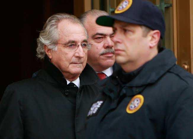 <p>Tasfiye s&uuml;recinin şeffaflığı da dikkat &ccedil;ekti. S&uuml;reci y&ouml;neten Irving Picard ve ekibinin &ccedil;alışmaları i&ccedil;in hazırladığı 1,5 milyar dolarlık avukatlık faturası kamuoyuyla paylaşıldı.</p>
